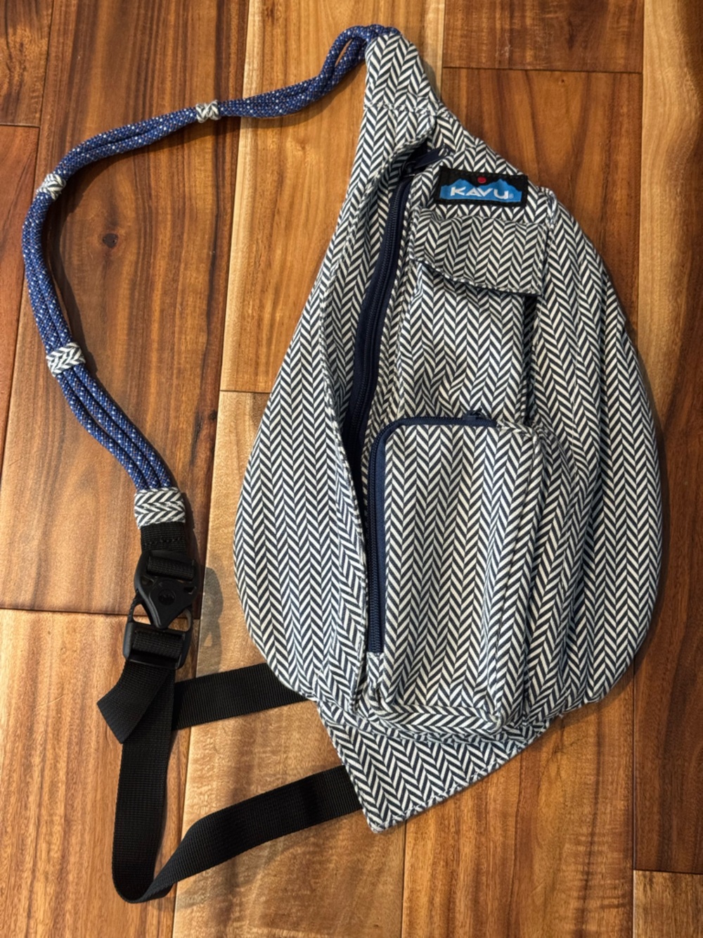 Kavu Navy & White Chevron Rope Sling Bag